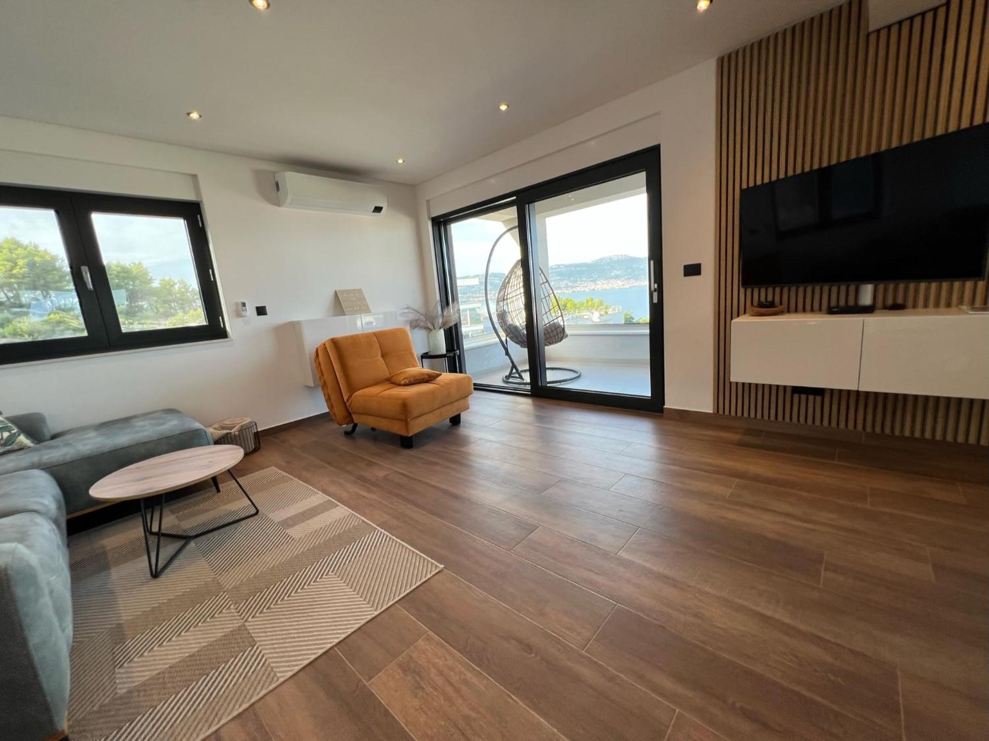 House & Home Slatine Buitenkant foto